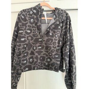 NEW WITH TAGS NWT LULULEMON SCUBA OVERSIZED HOODIE M/L IN LEOPARD GRAY  WOMEN